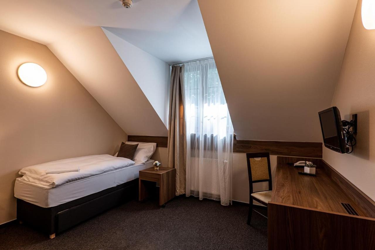 Wellness Hotel Pod Kycmolem Horni Lomna Exterior photo